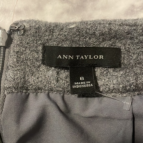 Ann Taylor, M, Grey Skirt - Picture 4 of 4